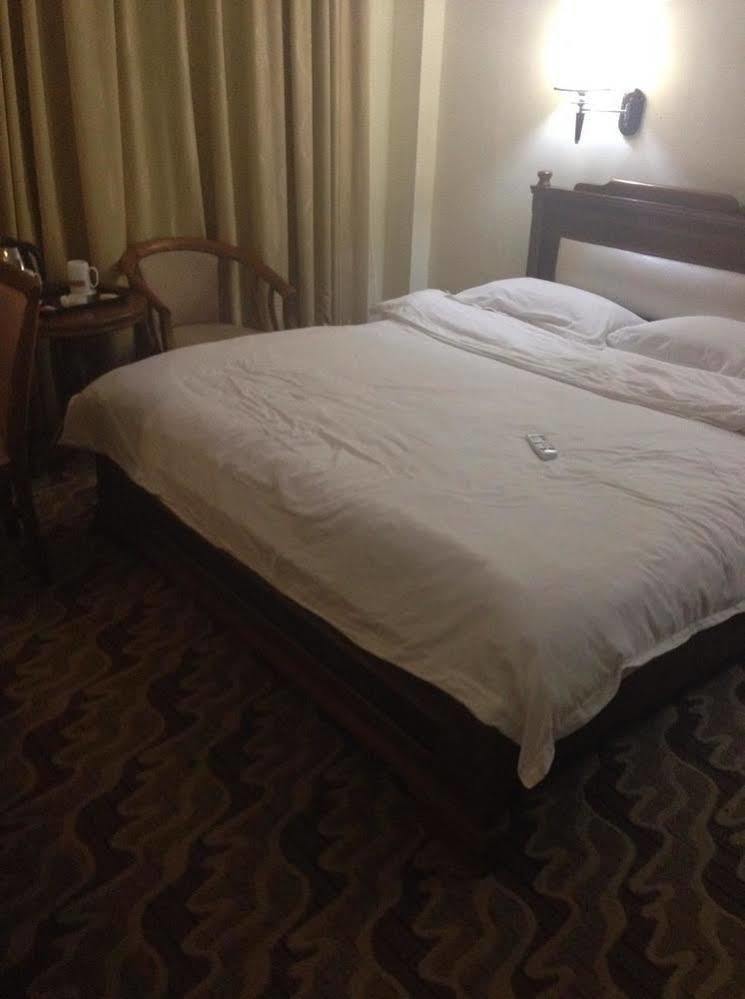 Super 8 Hotel Guangzhou Baiyun Airport Subway Station Inn גואנגג'ואו מראה חיצוני תמונה